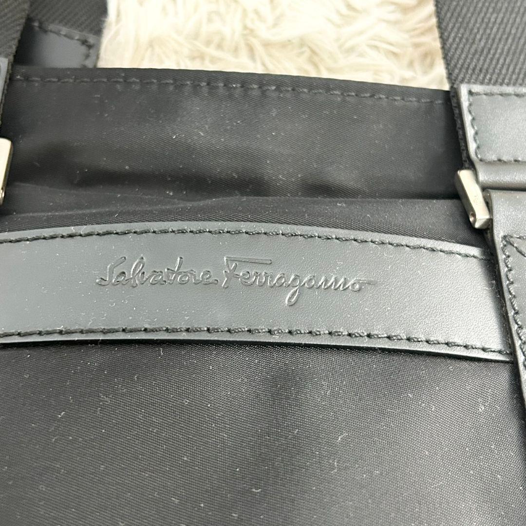 Ferragamo フェラガモ　ビジネスバッグ　トートバック　ナイロン　ロゴ　黒