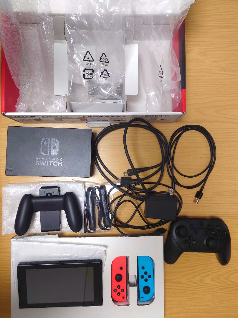 Nintendo Switch 本体周辺機器Proコン、microSDカード付き