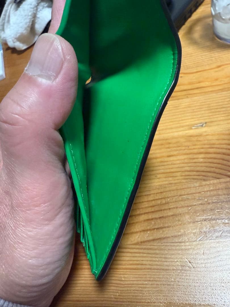 キラリ BOTTEGA VENETA 二つ折り財布 グリーン 美品❗️