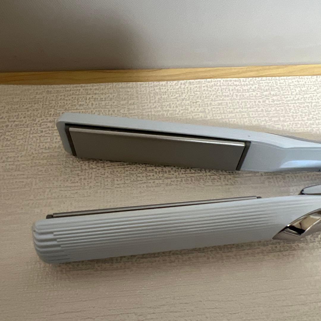 リファ　ストレートアイロン　ホワイト　RE-ATヘアアイロン