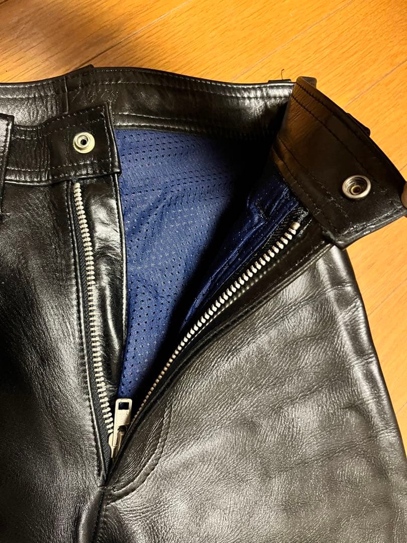 肉厚レザーパンツ　新品