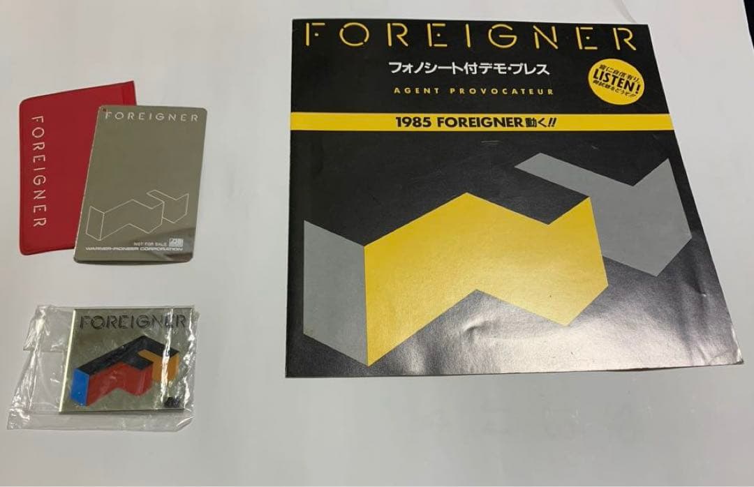 Foreigner グッズ(バッジ+ ミラー) +(フォノシート付デモ・プレス)