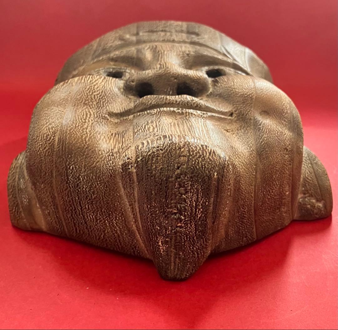 桐材でできた幸せのお面　繊細な木彫り 桐の木目が綺麗 レトロ