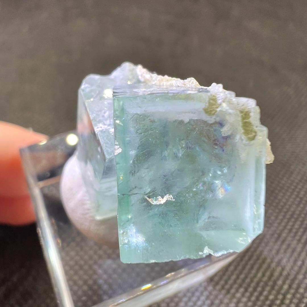 ヤオガンシャン　ライトグリーン　ブルーウィンドウ　パープルファントムフローライト