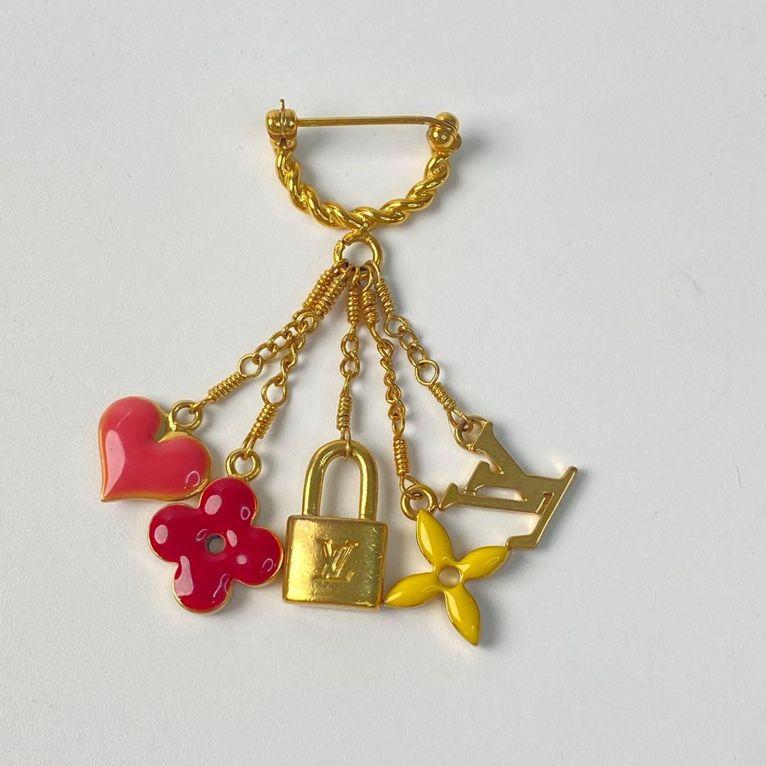 ルイヴィトン チャーム　ブローチ　ブロッシュ・スイート・モノグラム M65393