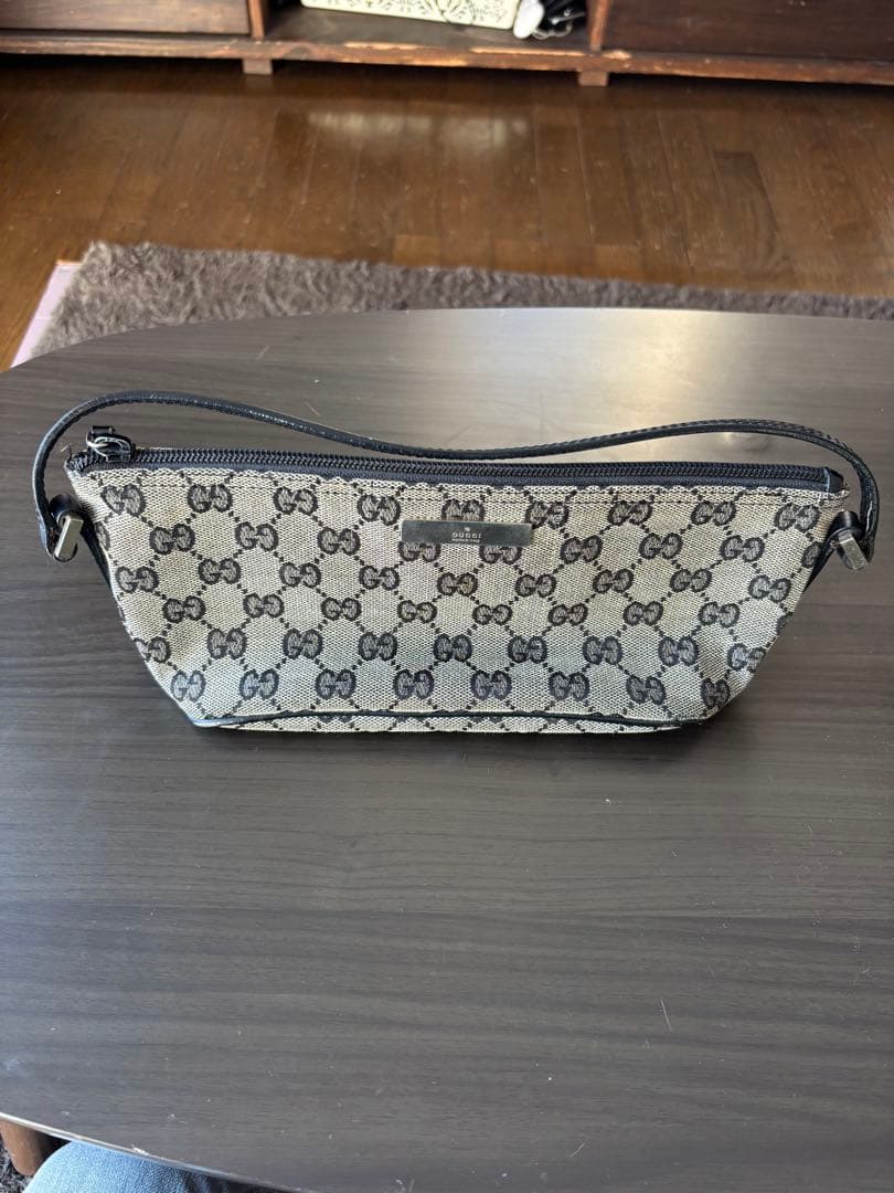 GUCCI キャンバスポーチ
