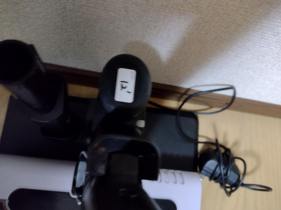 シャーク★コードレスクリーナー★CS300JWH★バッテリー新品と同等★