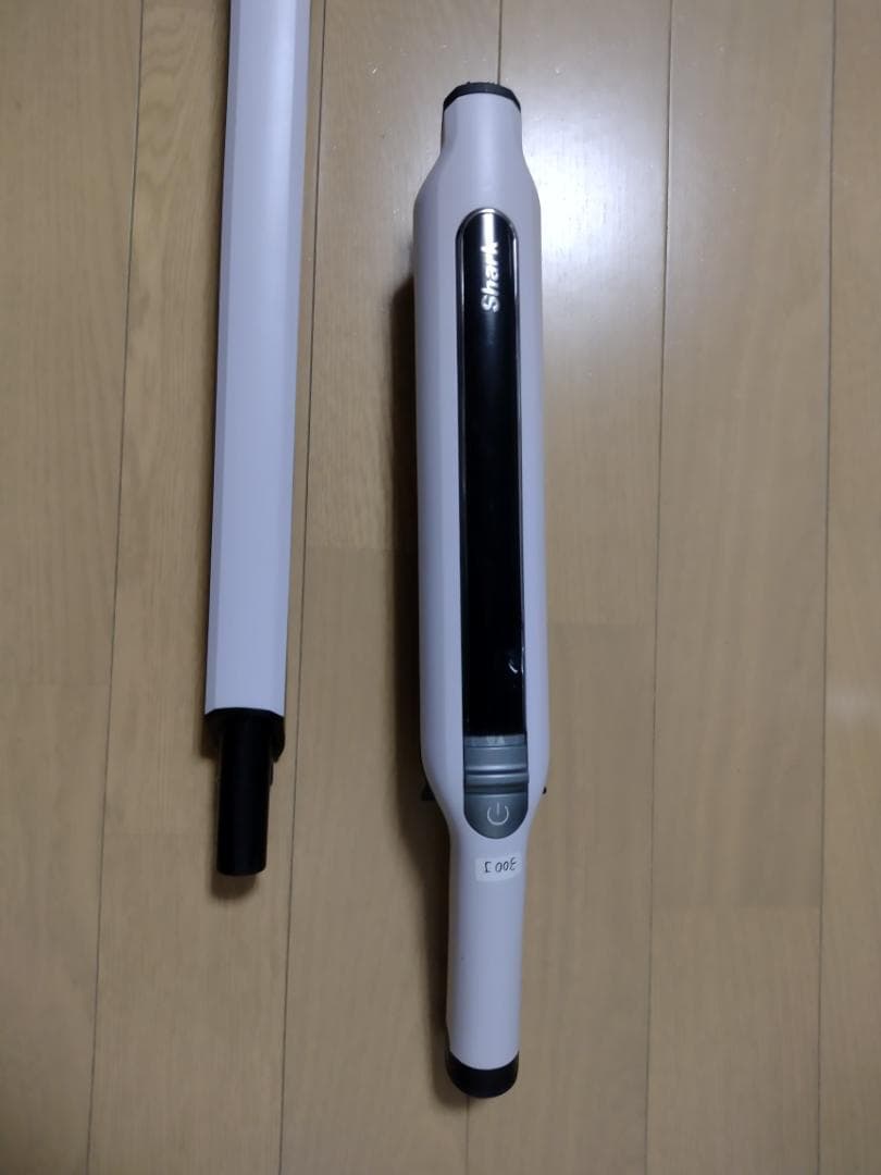 シャーク★コードレスクリーナー★CS300JWH★バッテリー新品と同等★