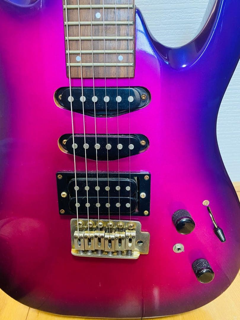 [中古品]Aria Pro ll magna エレキギター　ピンク