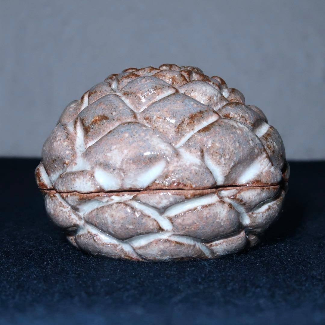 【茶道具】12代田原陶兵衛作　萩焼松毬香合