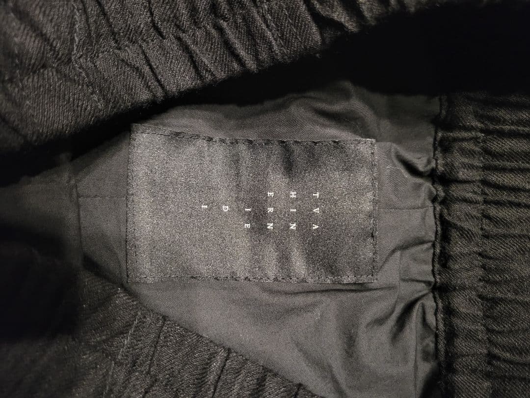 the viridi-anne レイヤードウールジョガーパンツ