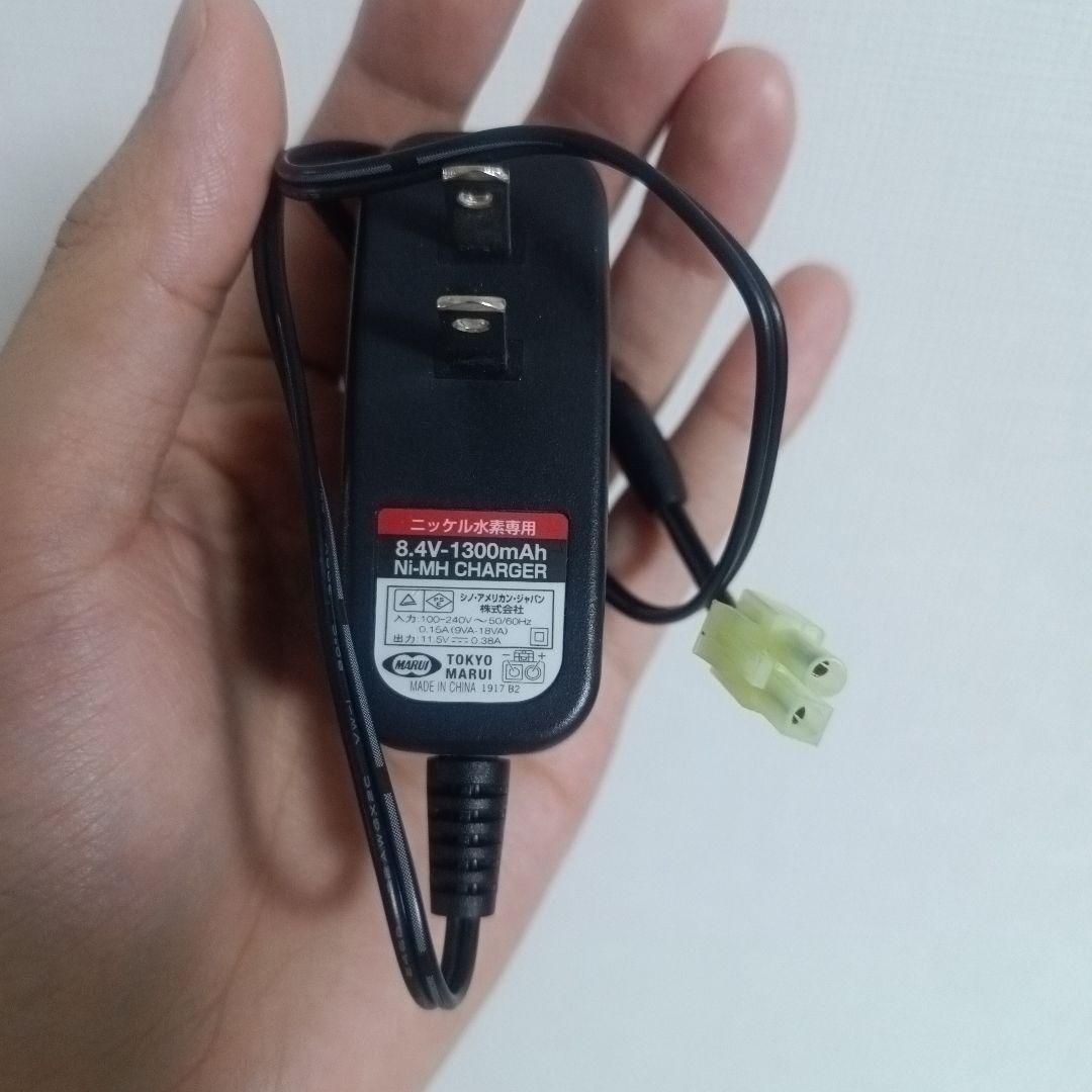 P90 TR 電動ガン スリング、マガジン3本、ホルダー、バッテリー充電器付き