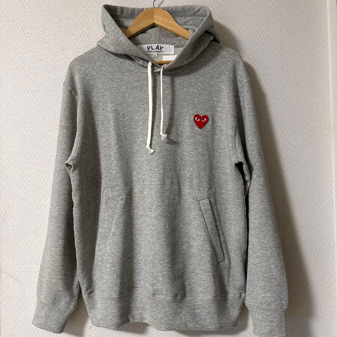 PLAY コムデギャルソン ワンポイントロゴ　パーカー ハートロゴ グレー L