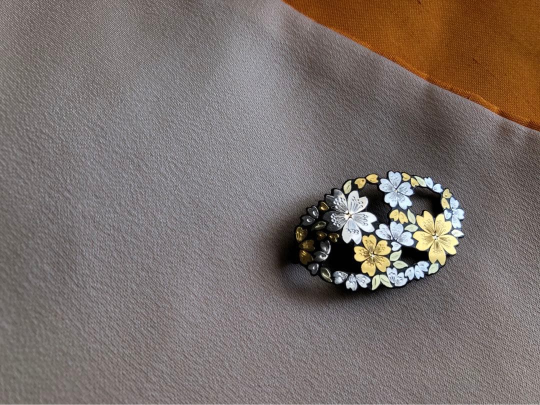 象嵌　ペンダントブローチ　透かし小判　桜