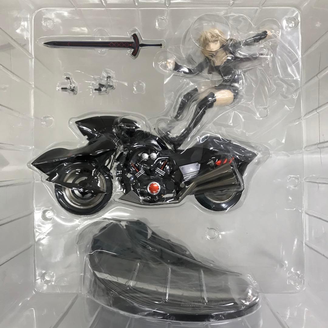 セイバー/アルトリア・ペンドラゴン〔オルタ〕＆キュイラッシェ・ノワール 1/8