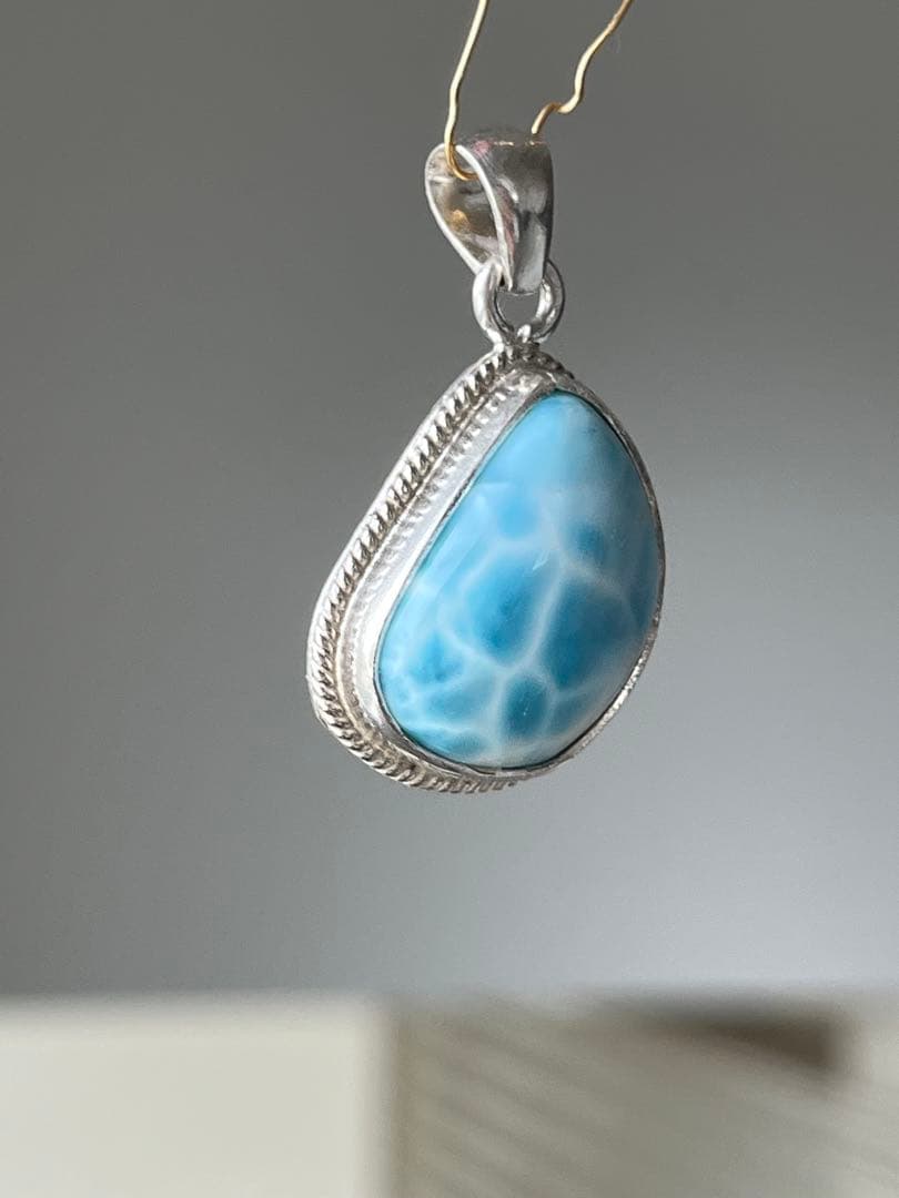 天然石ラリマー☆高品質！しずく型ペンダントトップ②☆濃いブルーかめ模様が美しい！