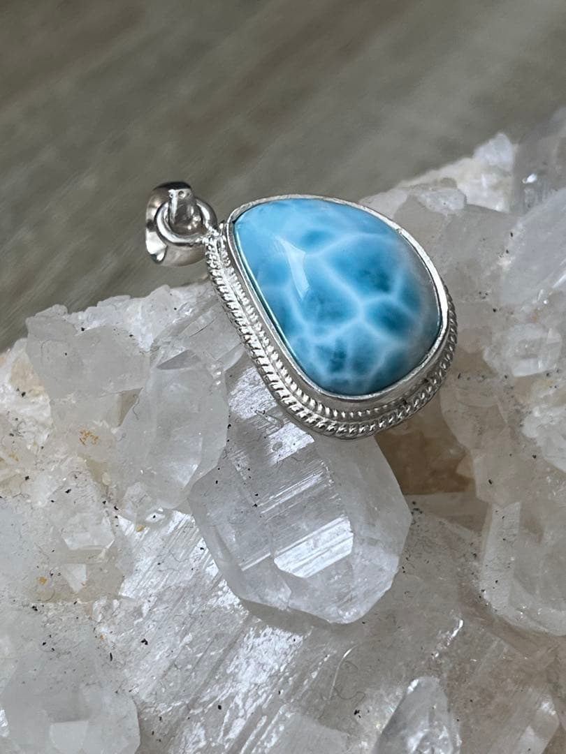 天然石ラリマー☆高品質！しずく型ペンダントトップ②☆濃いブルーかめ模様が美しい！