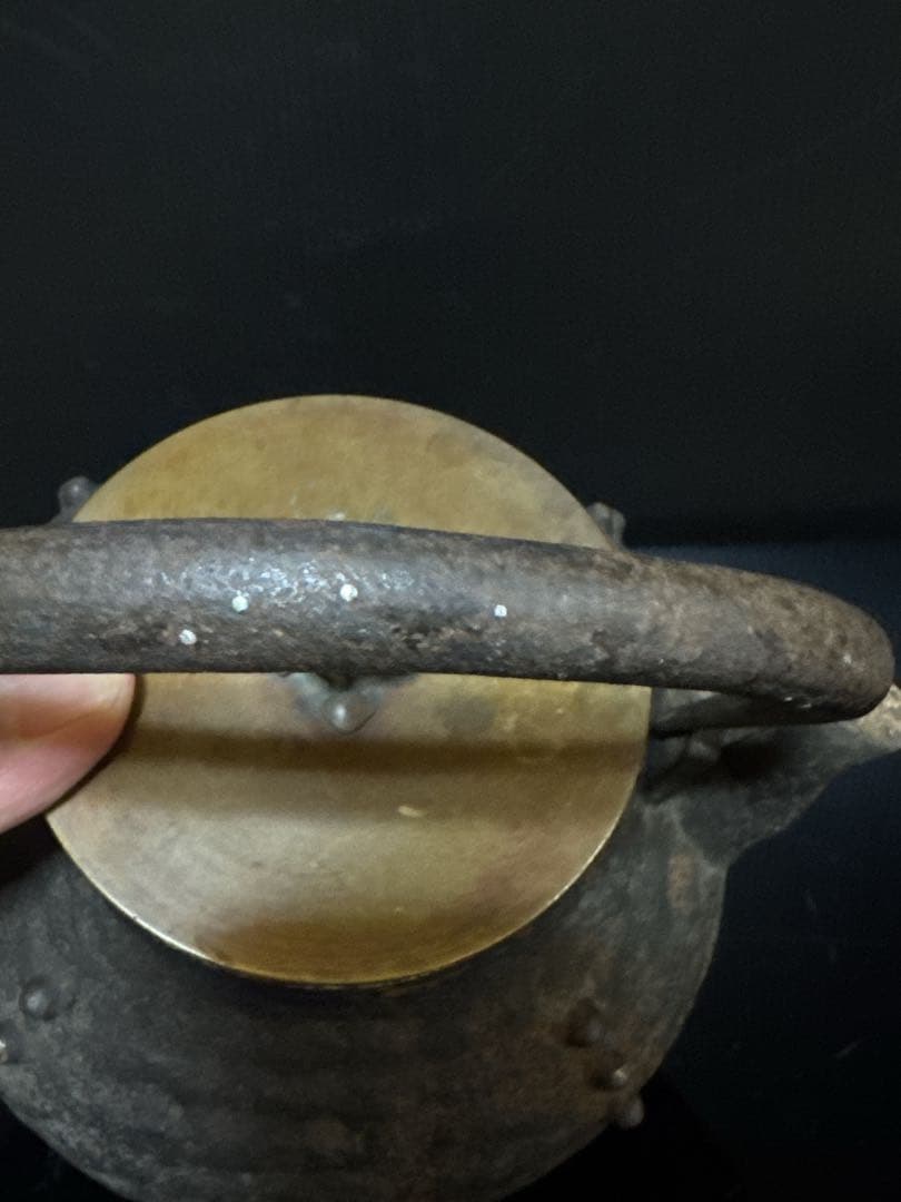 古代型 胴款 提手銀粒象嵌 宣徳蓋付 鉄瓶 茶道具