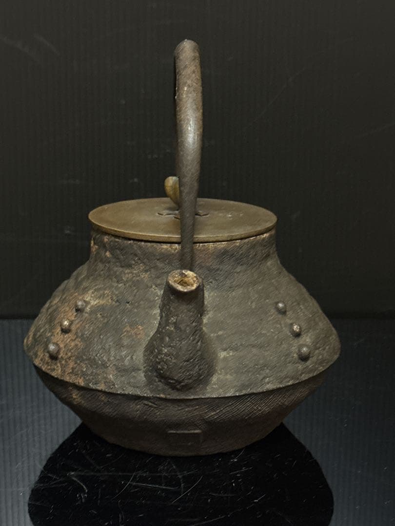 古代型 胴款 提手銀粒象嵌 宣徳蓋付 鉄瓶 茶道具