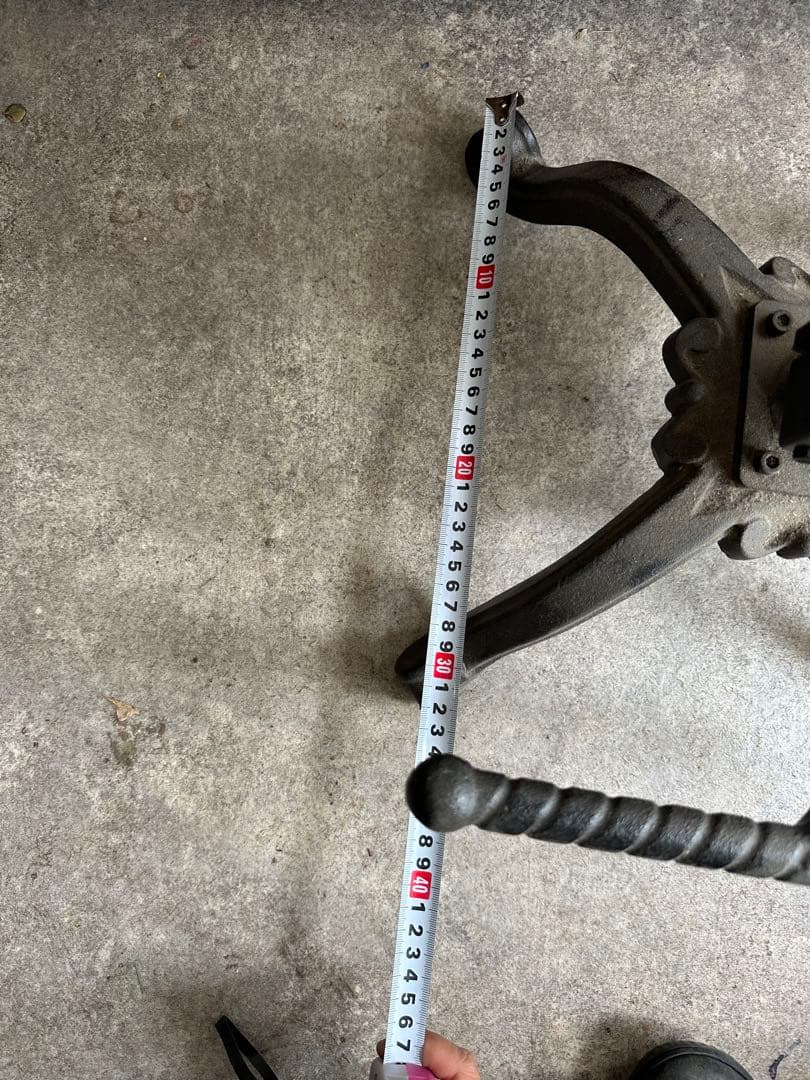 イス　高さ調整可能な木製スツール