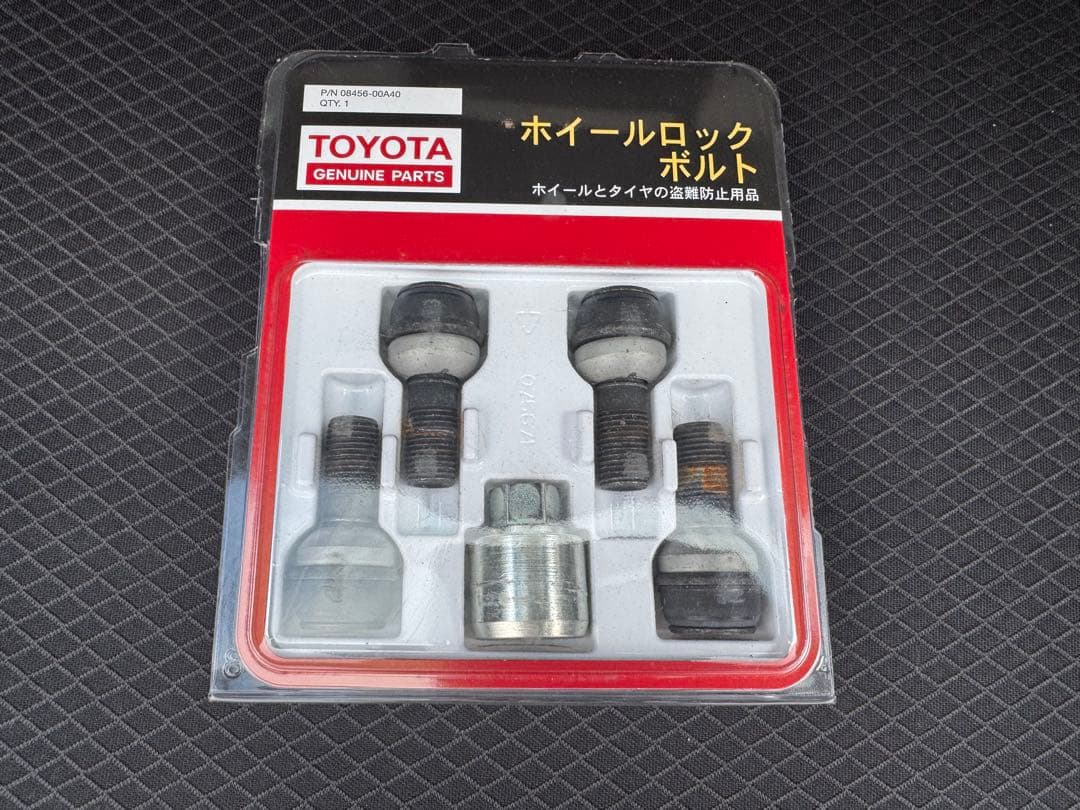 TOYOTA ホイールロックボルト 08456-00A40 クラウン用