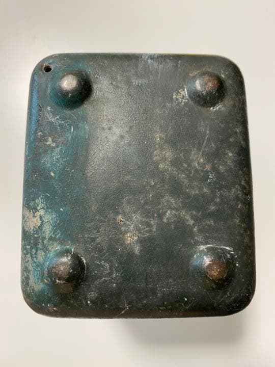 入手困難品！戦前のブリキの金庫の貯金箱