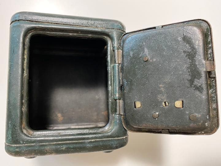 入手困難品！戦前のブリキの金庫の貯金箱