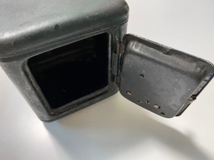 入手困難品！戦前のブリキの金庫の貯金箱