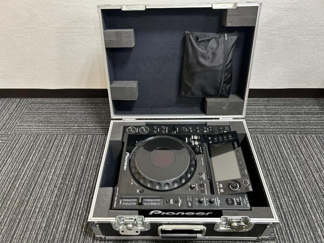 Pioneer CDJ-2000 (専用ケース付き) ②