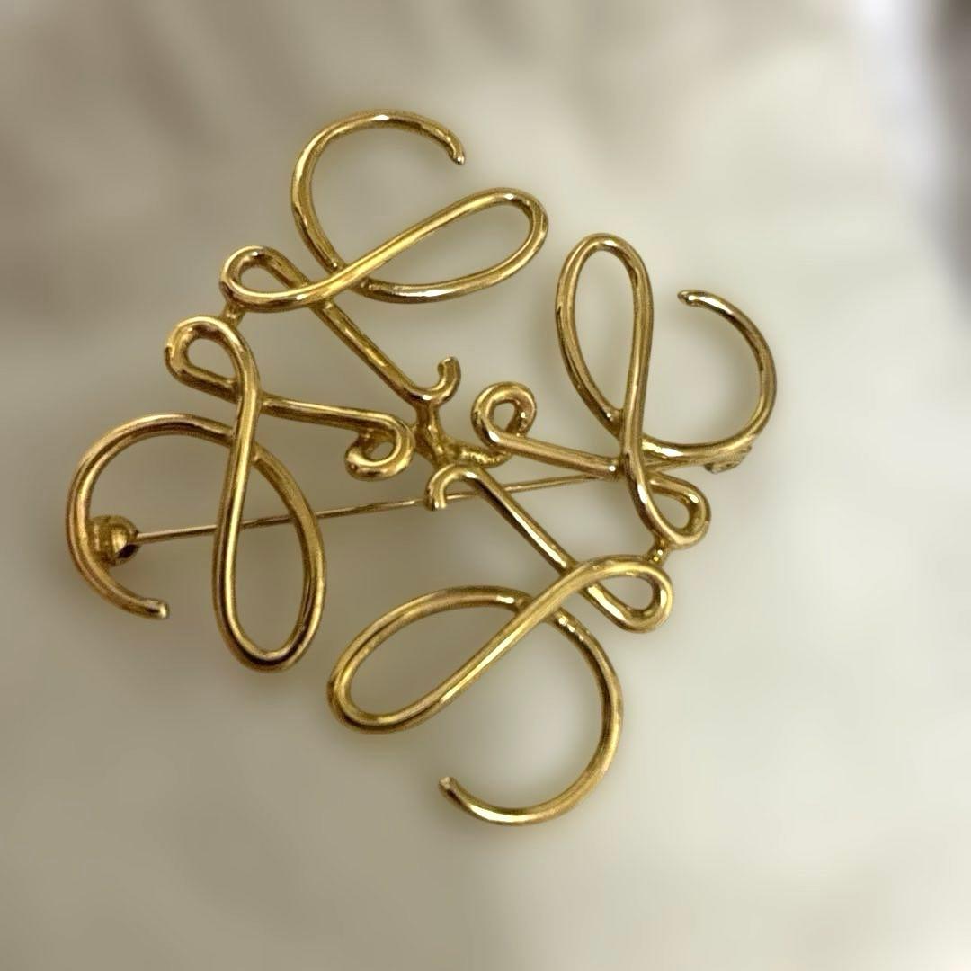 LOEWE(ロエベ) ブローチ アナグラム ゴールド