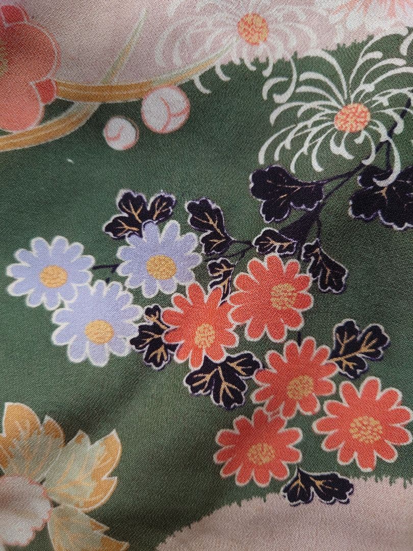 市松人形の着物　薄手の縮緬　振り袖　古布　袷　比翼付き　15号52cm用　緑系