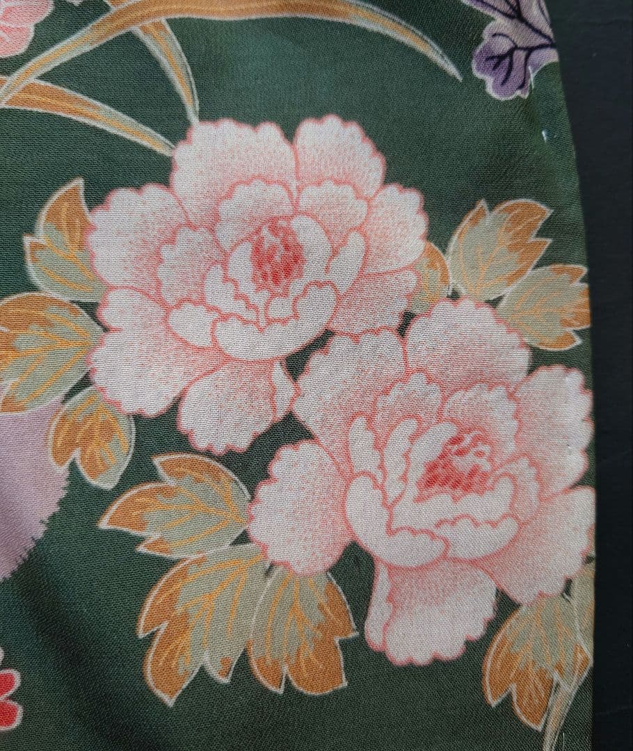 市松人形の着物　薄手の縮緬　振り袖　古布　袷　比翼付き　15号52cm用　緑系