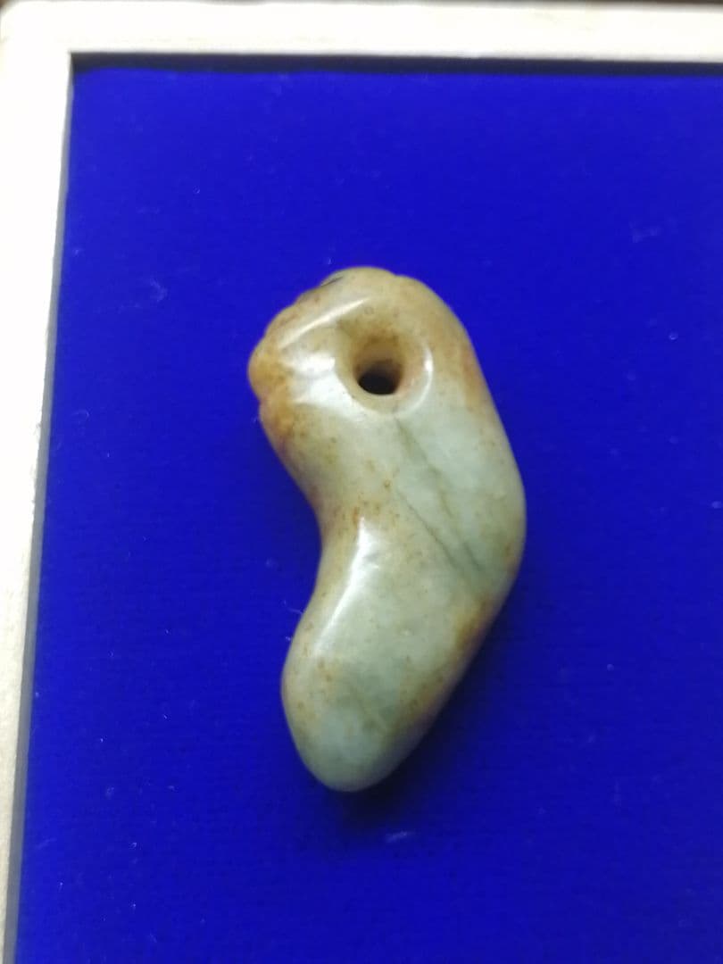 ★縄文期『古代翡翠勾玉』出土品　4.2cm 埋蔵文化財　本物の『古代翡翠』です