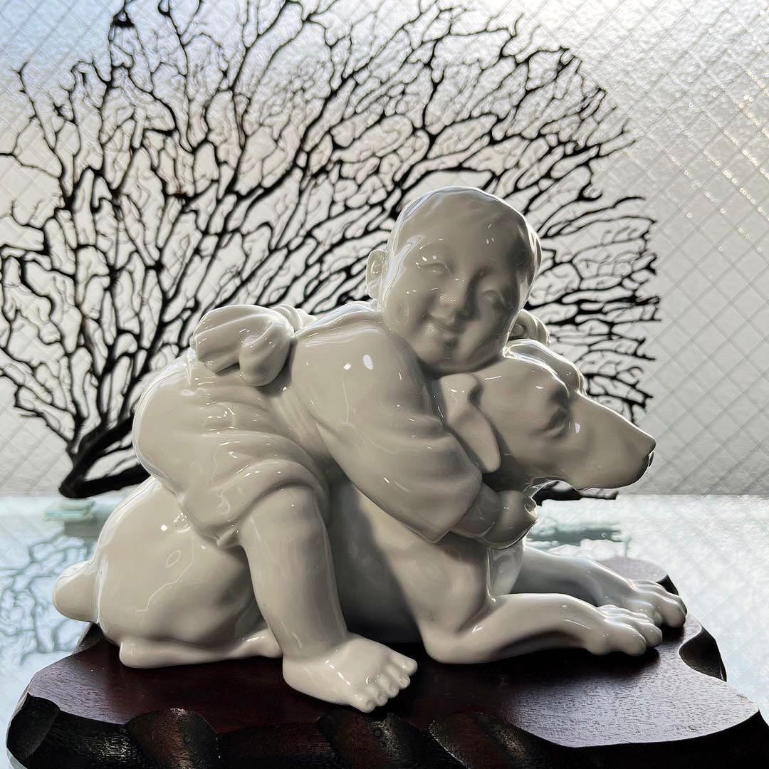 骨董　超希少　深川製磁 童子と犬 犬 子供と犬の戯れ 置物 宮内庁御用達