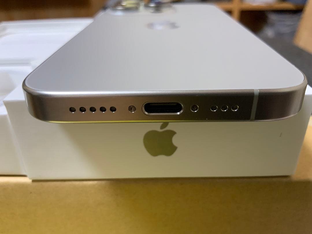 iPhone 15Pro simフリー　美品