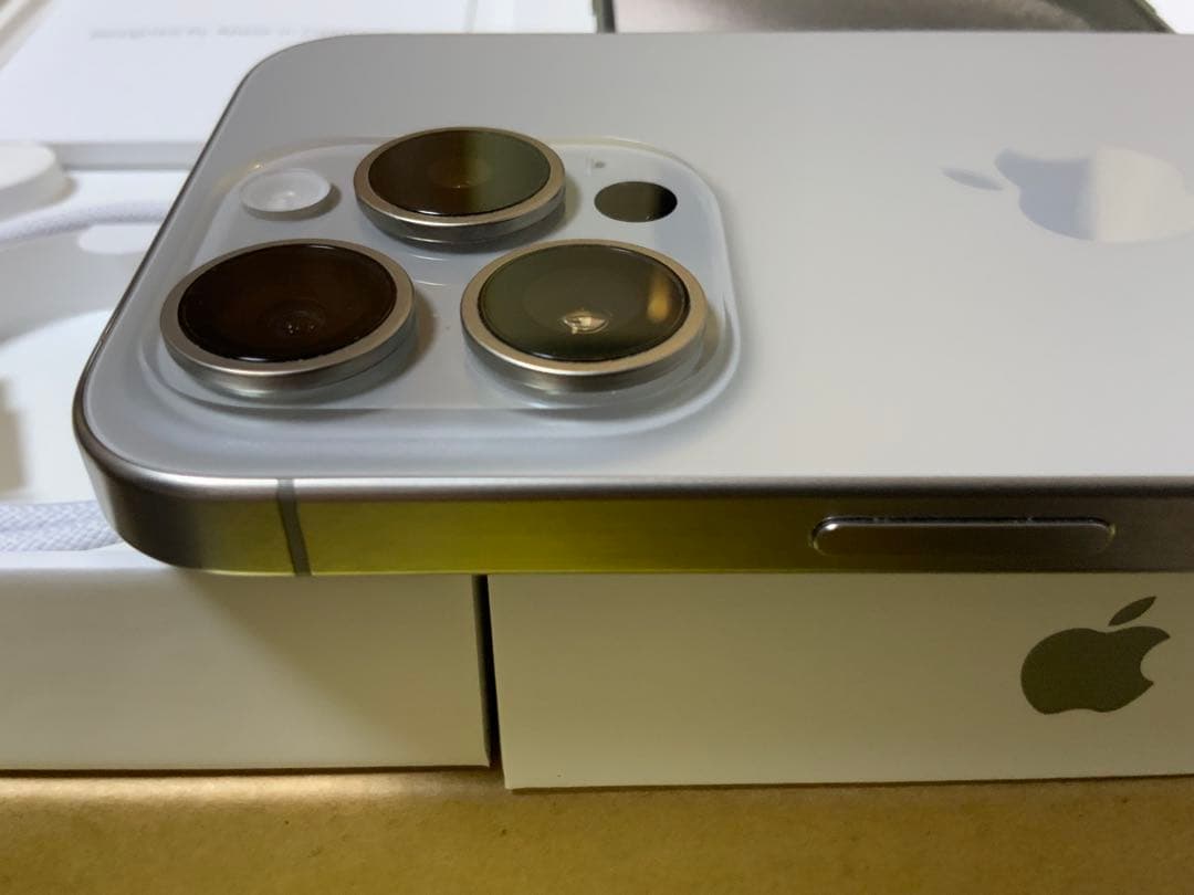 iPhone 15Pro simフリー　美品