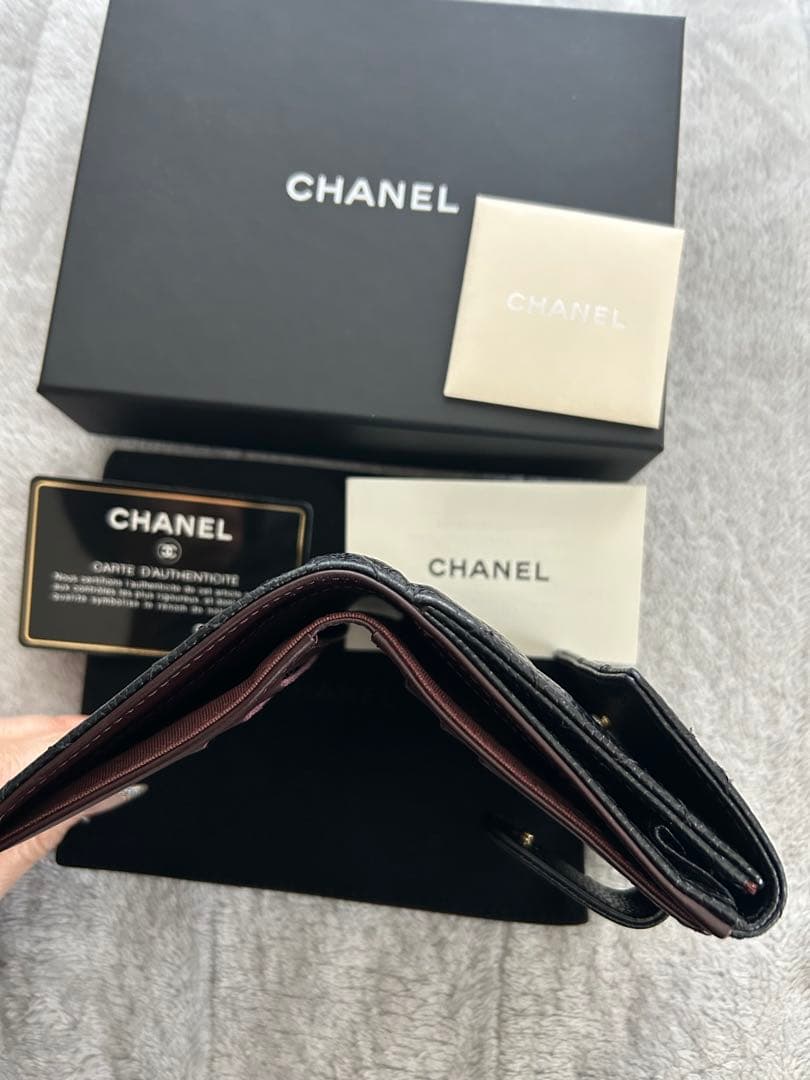 CHANEL キャビアスキン　二つ折り財布