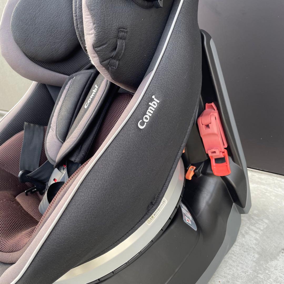 Combi チャイルドシート 360°回転