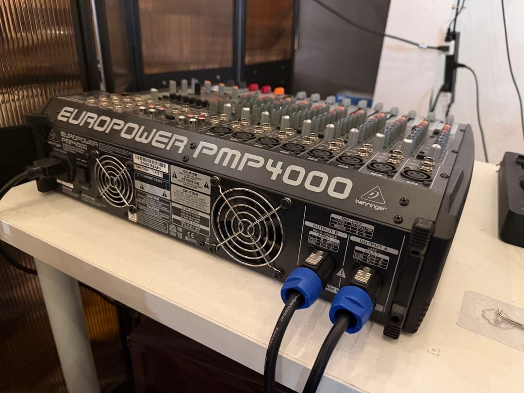 Behringer EUROPOWER PMP4000 パワードミキサー
