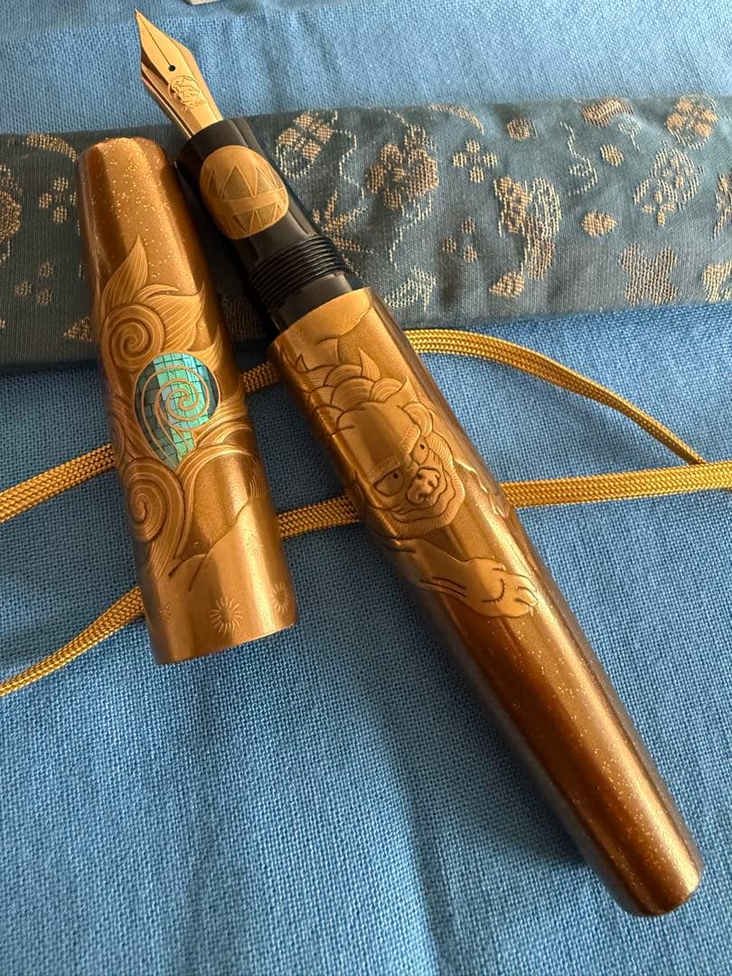 金地獅子、万年筆、蒔絵