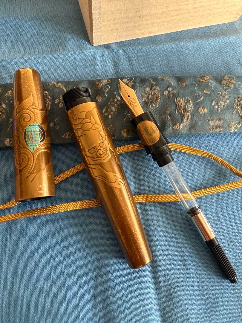 金地獅子、万年筆、蒔絵