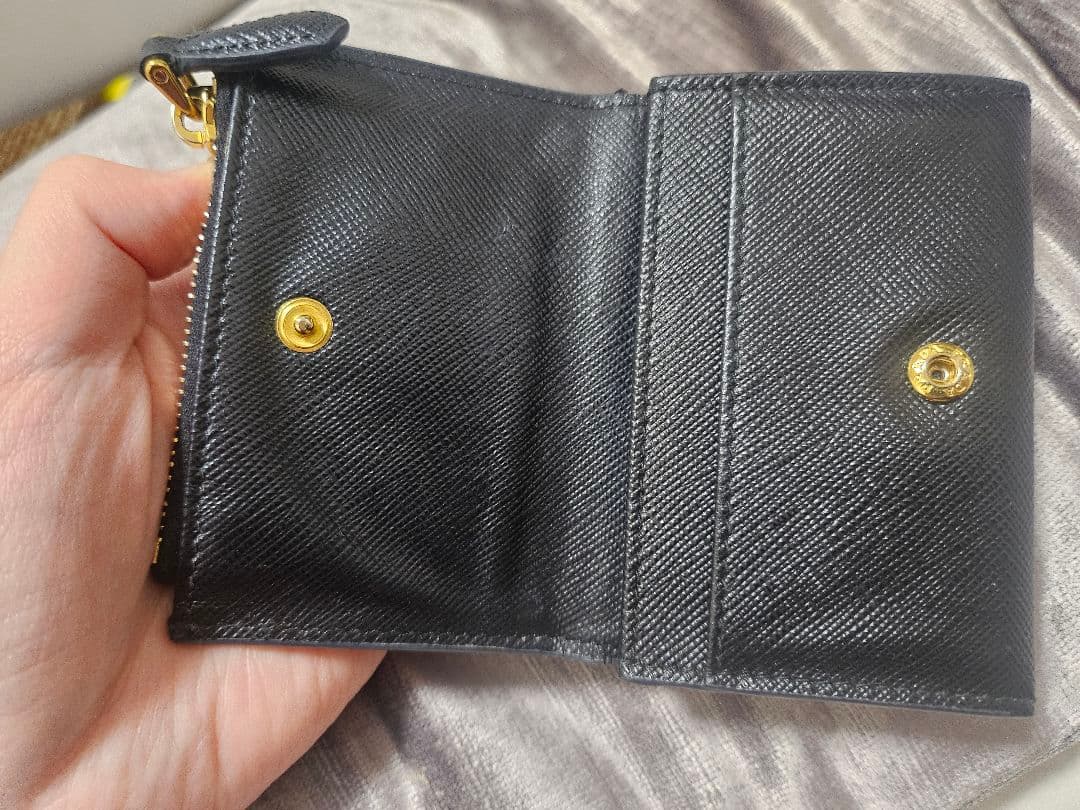 PRADA サフィアーノ トライアングル カードケース