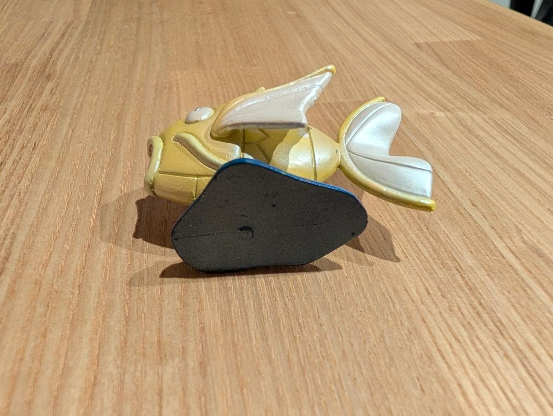 【希少】金のコイキング フィギュア