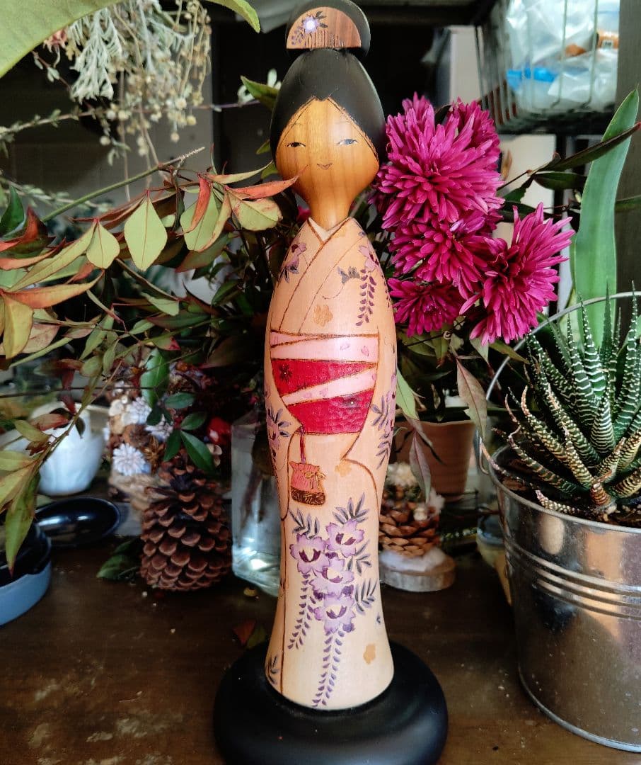 沖　いづみ　一品作　こけし人形　着物姿の若い女性　創作こけし