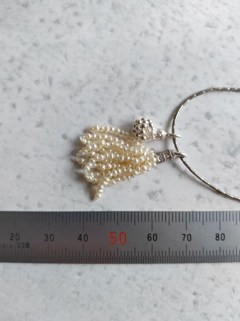 極小淡水パールタッセルチャーム付、カレンシルバーロングネックレス　ベビーパール