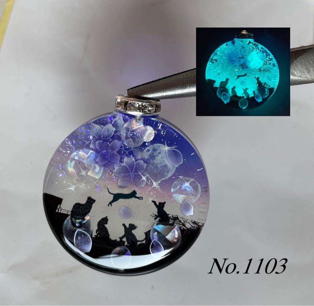 RUKURUKU/夢の国の子猫達　花火　蓄光　オルゴナイトキーホルダー