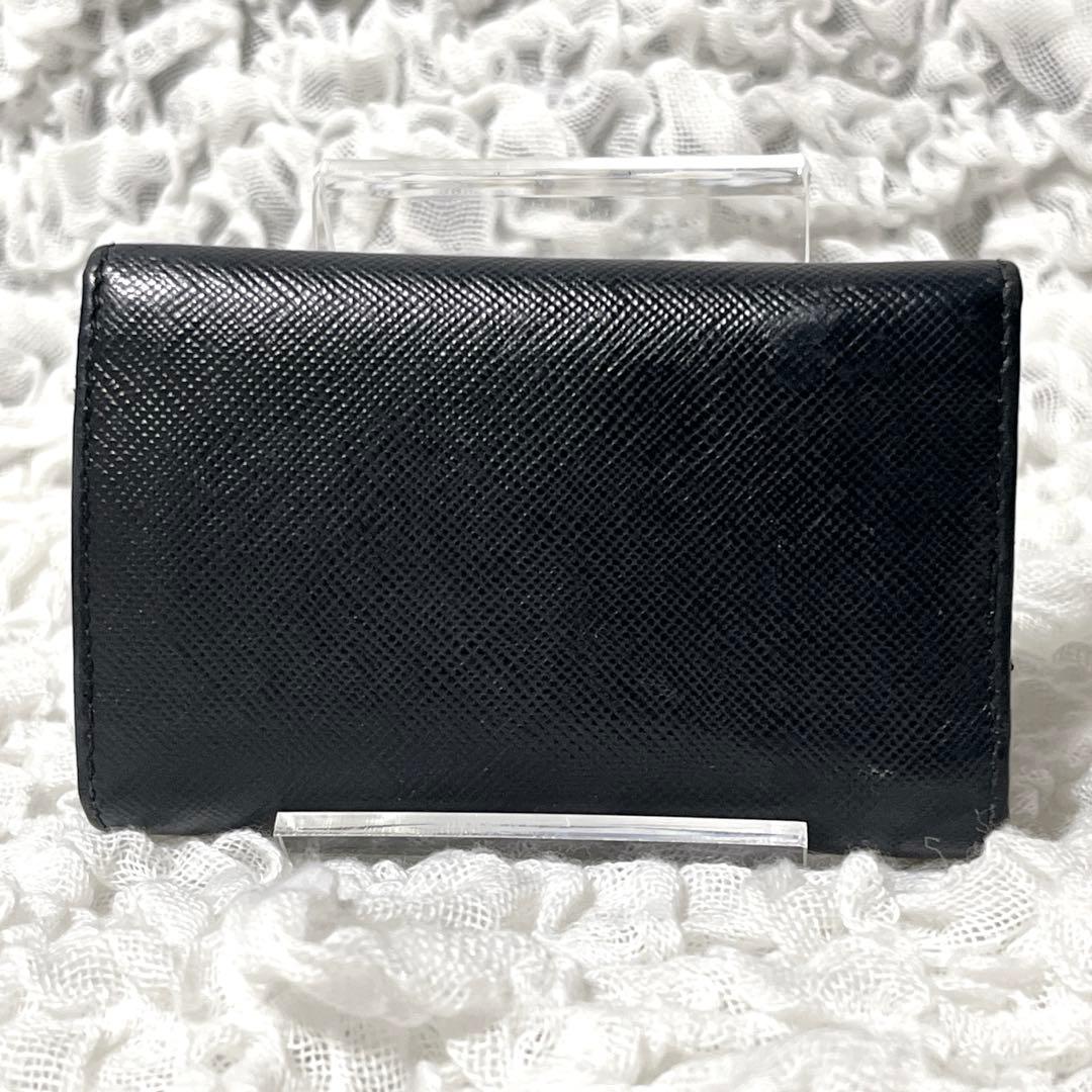 美品✨プラダ 6連キーケース トライアングルロゴ サフィアーノレザー 黒 三角