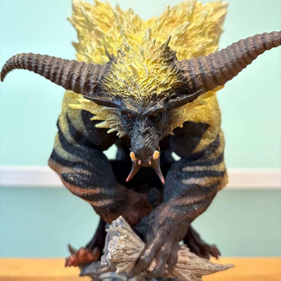 激昂したラージャン　金獅子　フィギュア