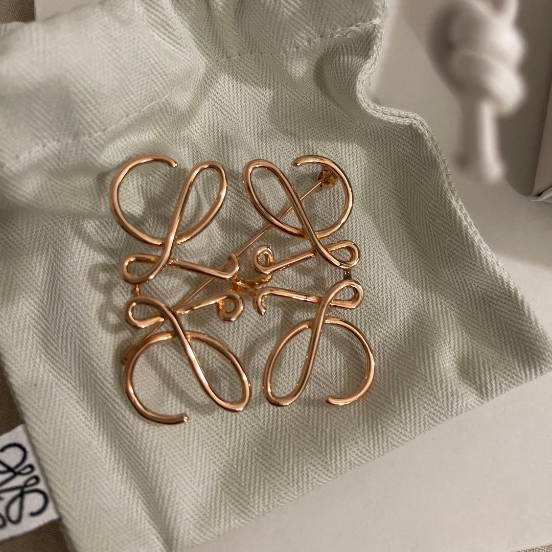 ロエベLOEWEアナグラムブローチピンクゴールド新品に近い美品