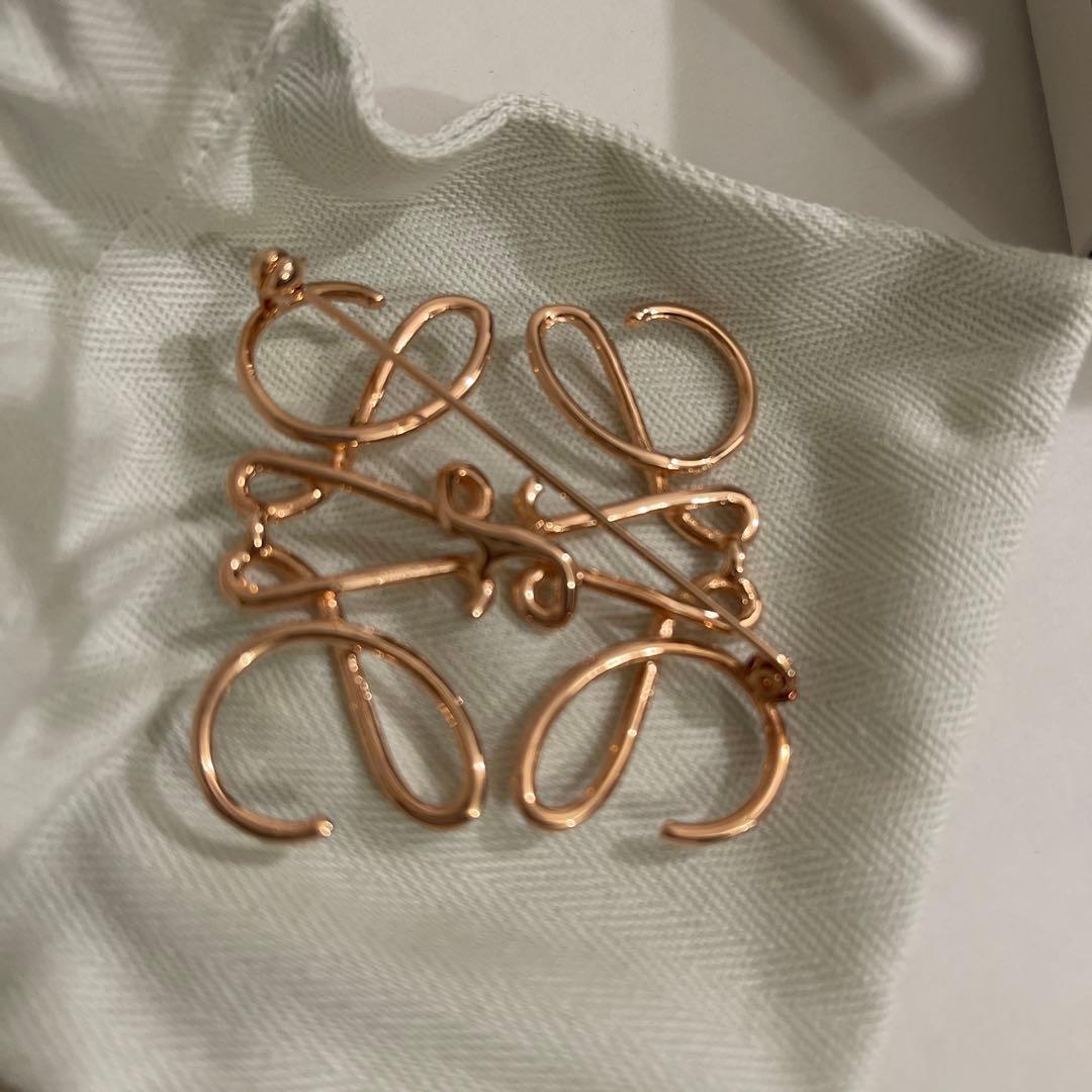 ロエベLOEWEアナグラムブローチピンクゴールド新品に近い美品